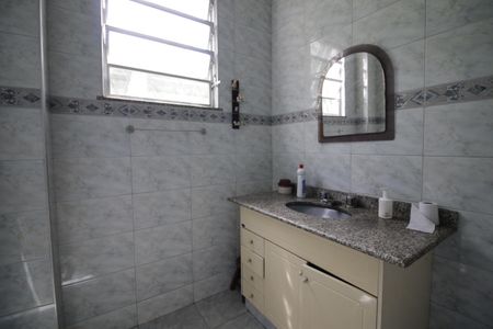 Casa à venda com 142m², 4 quartos e 1 vaga banheiro 2