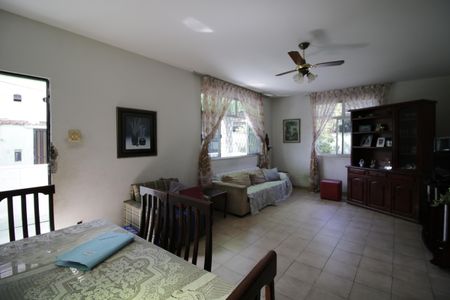 Sala de casa à venda com 4 quartos, 142m² em Taquara, Rio de Janeiro