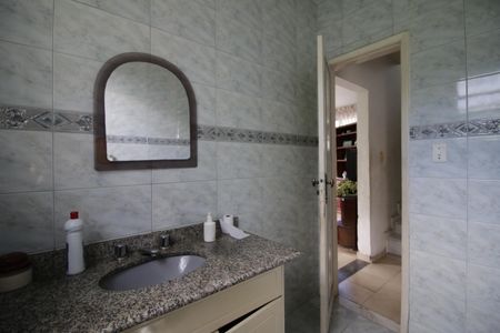 Casa à venda com 142m², 4 quartos e 1 vaga banheiro 2