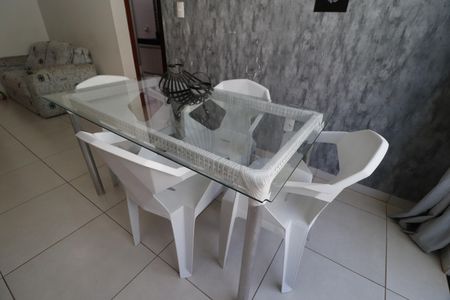 Sala de apartamento para alugar com 2 quartos, 80m² em Santa Mônica, Uberlândia