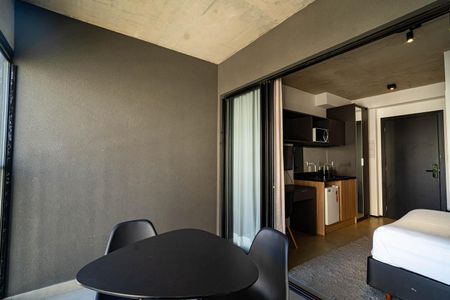 Studio para alugar com 25m², 1 quarto e sem vaga Studio para alugar com 25m², 1 quarto e sem vagaVaranda