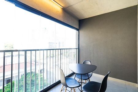 Studio para alugar com 25m², 1 quarto e sem vaga Studio para alugar com 25m², 1 quarto e sem vagaVaranda