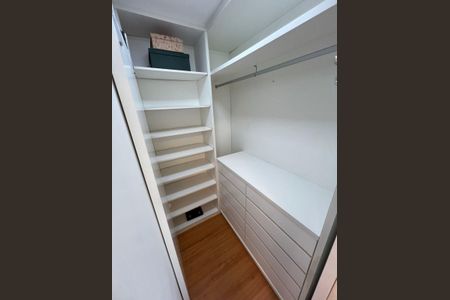 Apartamento para alugar com 67m², 2 quartos e 1 vagaCloset