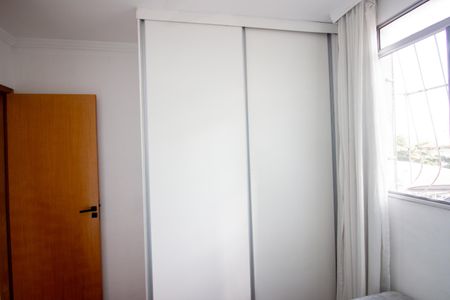 Quarto 1 de apartamento à venda com 2 quartos, 45m² em Morro do Confisco, Contagem