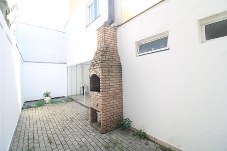 Casa para alugar com 94m², 3 quartos e 2 vagasChurrasqueira do salão de festas