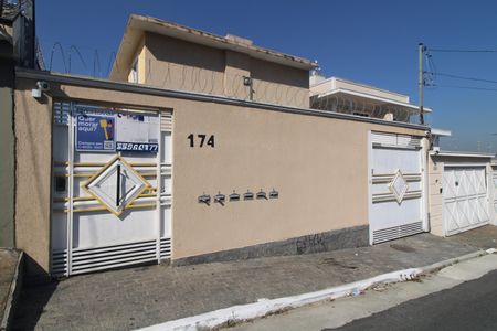 Casa para alugar com 94m², 3 quartos e 2 vagasFachada