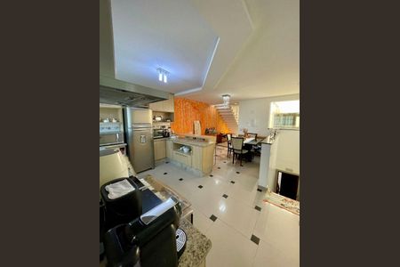Casa à venda com 125m², 3 quartos e 6 vagas