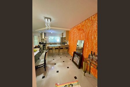 Casa à venda com 125m², 3 quartos e 6 vagas