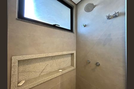 Casa para alugar com 780m², 8 quartos e 4 vagasBanheiro suíte 