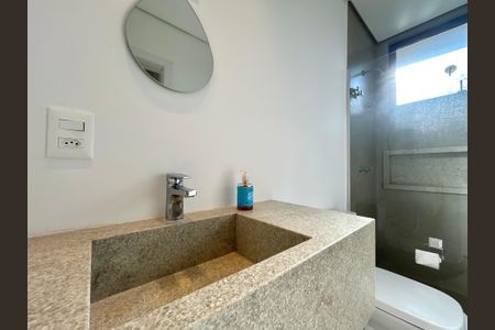 Casa para alugar com 780m², 8 quartos e 4 vagasBanheiro suíte 