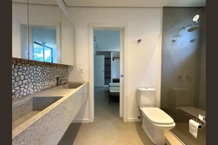 Casa para alugar com 780m², 8 quartos e 4 vagasBanheiro 