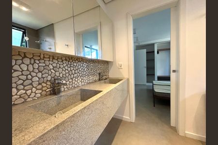 Casa para alugar com 780m², 8 quartos e 4 vagasBanheiro 