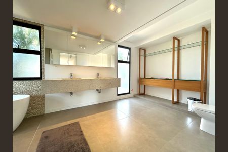 Casa para alugar com 780m², 8 quartos e 4 vagasBanheiro suíte 4