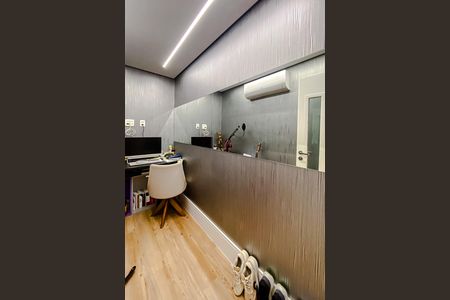 Apartamento à venda com 250m², 5 quartos e 3 vagas Apartamento à venda com 250m², 5 quartos e 3 vagasEscritório