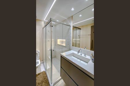 Apartamento à venda com 250m², 5 quartos e 3 vagas Apartamento à venda com 250m², 5 quartos e 3 vagasBanheiro da Suíte
