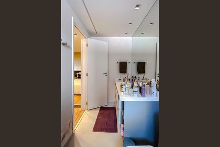 Apartamento à venda com 250m², 5 quartos e 3 vagas Apartamento à venda com 250m², 5 quartos e 3 vagasBanheiro da Suíte