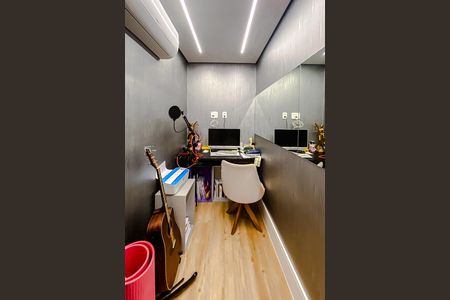 Apartamento à venda com 250m², 5 quartos e 3 vagas Apartamento à venda com 250m², 5 quartos e 3 vagasEscritório