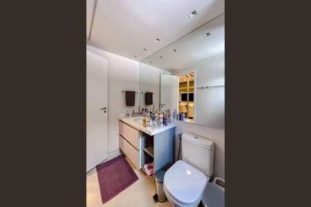 Apartamento à venda com 250m², 5 quartos e 3 vagas Apartamento à venda com 250m², 5 quartos e 3 vagasBanheiro da Suíte