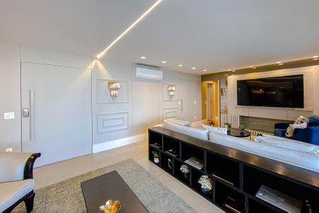 Apartamento à venda com 250m², 5 quartos e 3 vagas Apartamento à venda com 250m², 5 quartos e 3 vagasSala