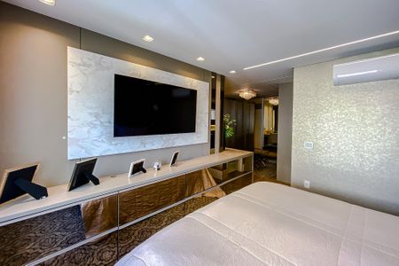 Apartamento à venda com 250m², 5 quartos e 3 vagas Apartamento à venda com 250m², 5 quartos e 3 vagasQuarto 1 - Suíte