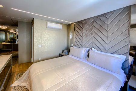 Apartamento à venda com 250m², 5 quartos e 3 vagas Apartamento à venda com 250m², 5 quartos e 3 vagasQuarto 1 - Suíte