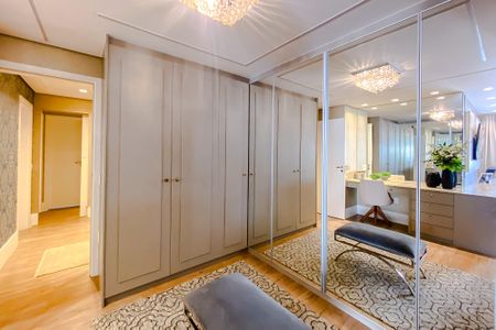 Apartamento à venda com 250m², 5 quartos e 3 vagas Apartamento à venda com 250m², 5 quartos e 3 vagasQuarto 1 - Suíte