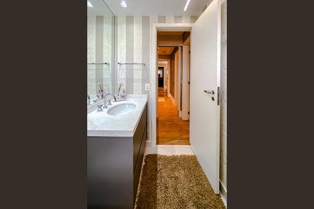 Apartamento à venda com 250m², 5 quartos e 3 vagas Apartamento à venda com 250m², 5 quartos e 3 vagasBanheiro
