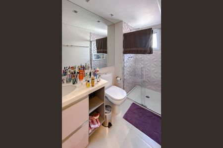 Apartamento à venda com 250m², 5 quartos e 3 vagas Apartamento à venda com 250m², 5 quartos e 3 vagasBanheiro da Suíte