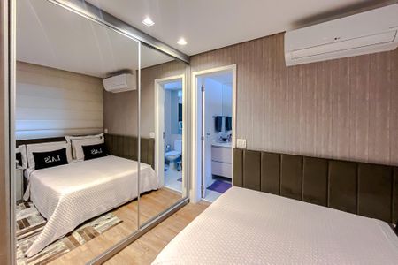 Apartamento à venda com 250m², 5 quartos e 3 vagas Apartamento à venda com 250m², 5 quartos e 3 vagasQuarto 2 - Suíte