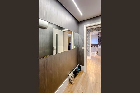 Apartamento à venda com 250m², 5 quartos e 3 vagas Apartamento à venda com 250m², 5 quartos e 3 vagasEscritório