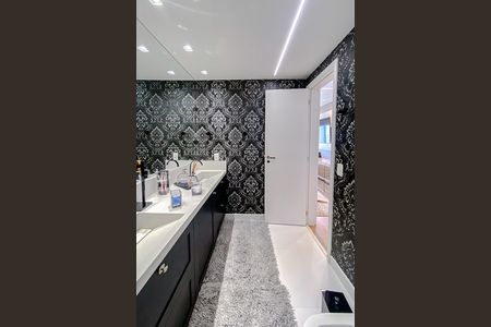 Apartamento à venda com 250m², 5 quartos e 3 vagas Apartamento à venda com 250m², 5 quartos e 3 vagasBanheiro da Suíte