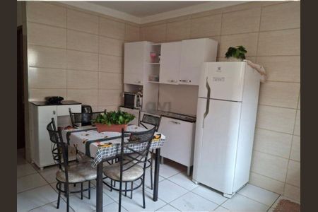 Casa à venda com 81m², 2 quartos e 2 vagas