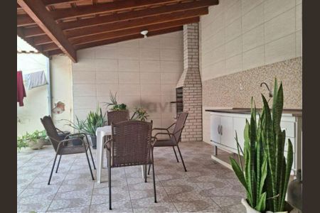 Casa à venda com 81m², 2 quartos e 2 vagas