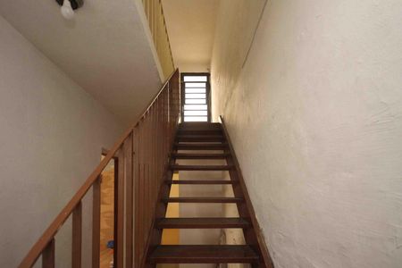 Casa para alugar com 230m², 5 quartos e 4 vagasEscada