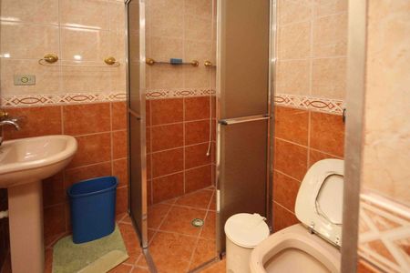 Casa para alugar com 230m², 5 quartos e 4 vagasBanheiro da Suite 02