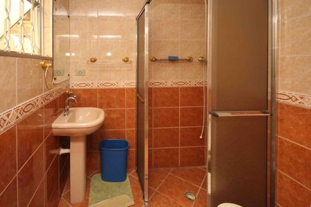 Casa para alugar com 230m², 5 quartos e 4 vagasBanheiro da Suite 02