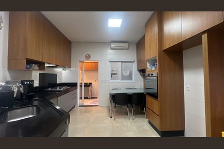 Casa de condomínio à venda com 259m², 3 quartos e 4 vagasFoto 55