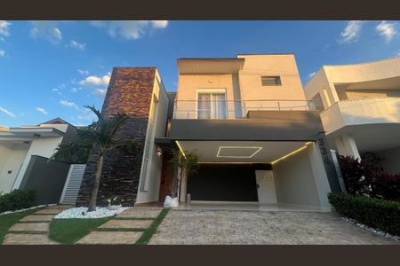 Casa de condomínio à venda com 259m², 3 quartos e 4 vagasFoto 02