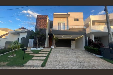 Casa de condomínio à venda com 259m², 3 quartos e 4 vagasFoto 01