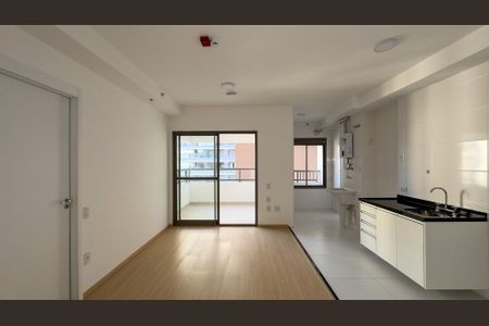 Sala, Cozinha e Área de Serviçoço de apartamento para alugar com 1 quarto, 50m² em Santo Amaro, São Paulo