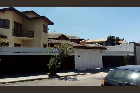 Casa à venda com 360m², 3 quartos e 6 vagas Casa à venda com 360m², 3 quartos e 6 vagasFachada