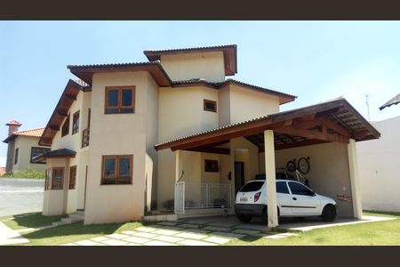 Casa à venda com 360m², 3 quartos e 6 vagas Casa à venda com 360m², 3 quartos e 6 vagasGaragem