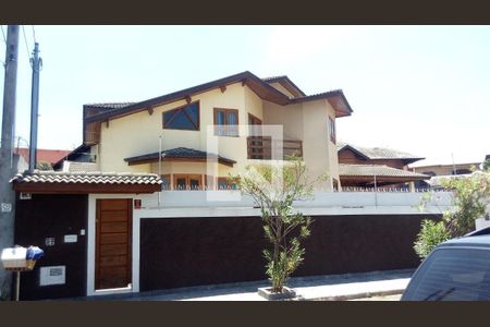 Casa à venda com 360m², 3 quartos e 6 vagas Casa à venda com 360m², 3 quartos e 6 vagasFachada