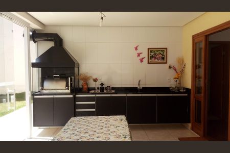 Casa à venda com 360m², 3 quartos e 6 vagas Casa à venda com 360m², 3 quartos e 6 vagasÁrea externa