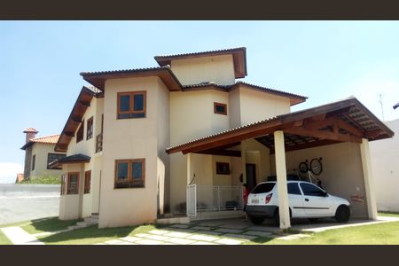 Casa à venda com 360m², 3 quartos e 6 vagas Casa à venda com 360m², 3 quartos e 6 vagasGaragem