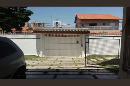 Casa à venda com 360m², 3 quartos e 6 vagas Casa à venda com 360m², 3 quartos e 6 vagasÁrea externa