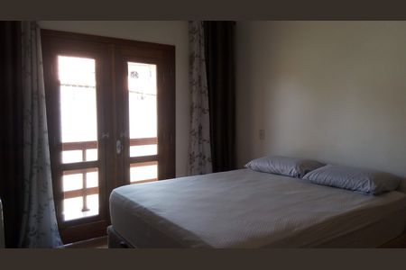 Casa à venda com 360m², 3 quartos e 6 vagas Casa à venda com 360m², 3 quartos e 6 vagasQuarto