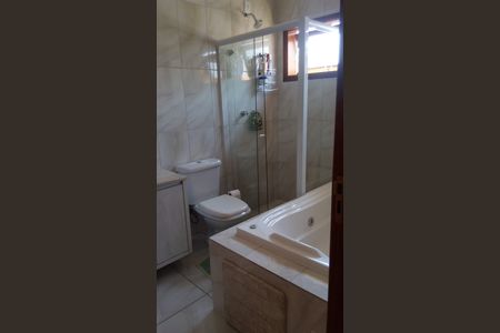 Banheiro  de casa à venda com 3 quartos, 360m² em Bussocaba, Osasco