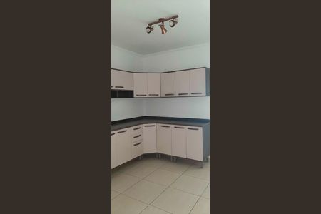 Casa à venda com 130m², 2 quartos e 3 vagas
