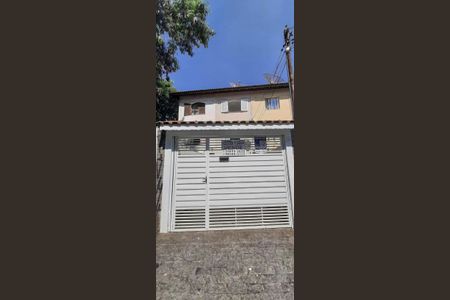 Casa à venda com 130m², 2 quartos e 3 vagas Casa à venda com 130m², 2 quartos e 3 vagasFachada e portaria